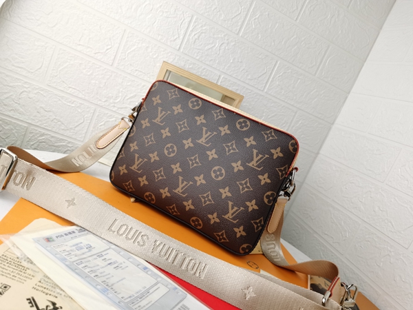 ルイヴィトンバッグ背面デザイン